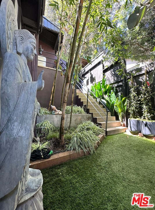 Foto del edificio - 8591 Crescent Dr