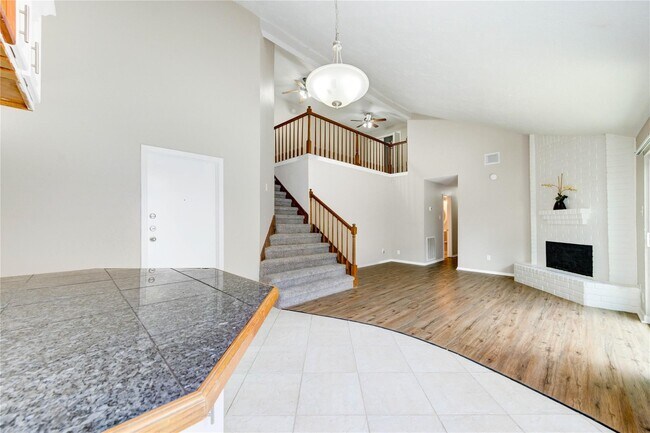 Foto del edificio - 5255 Beaverbrook Dr