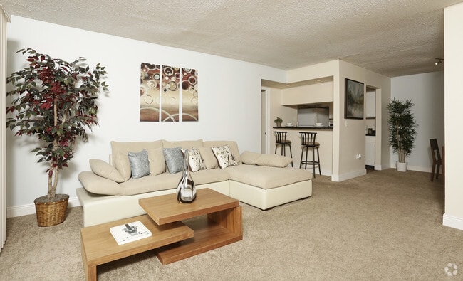 Living Room - Beverly at Lakeside