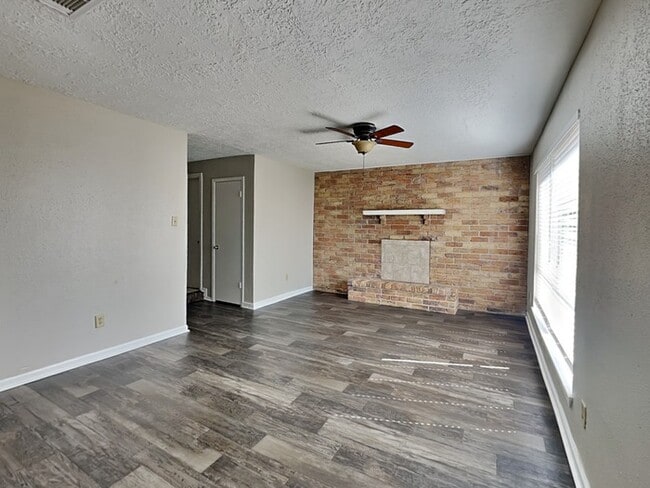 Building Photo - 23403 Verngate Dr