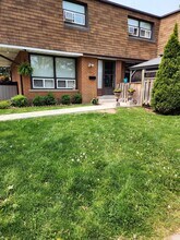 Quad Townhouses - 3000-3014 Centennial Dr