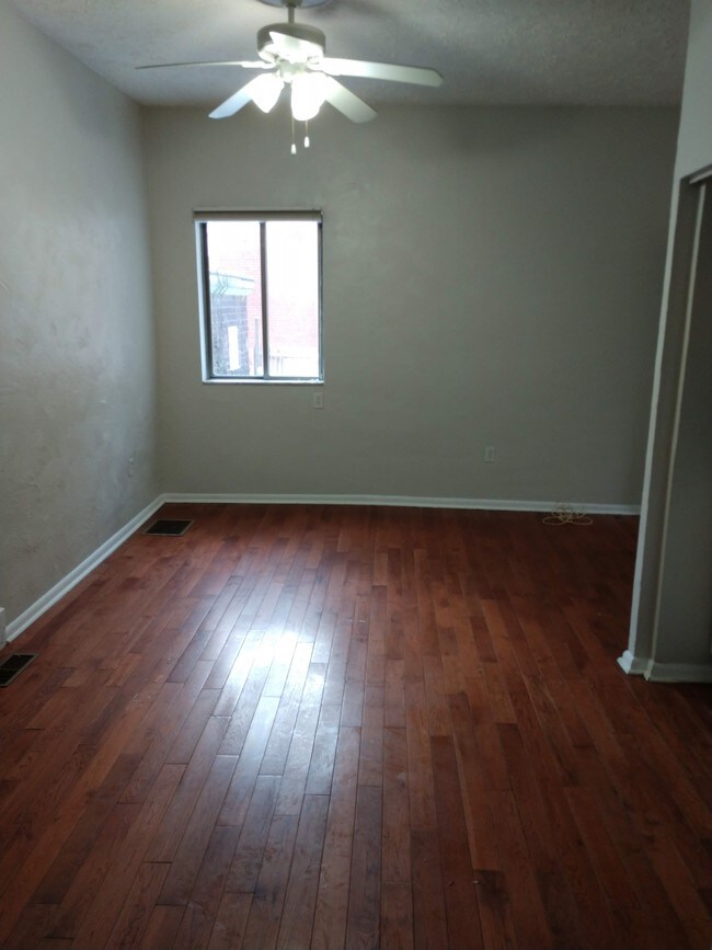 Building Photo - 332 S Lang Ave