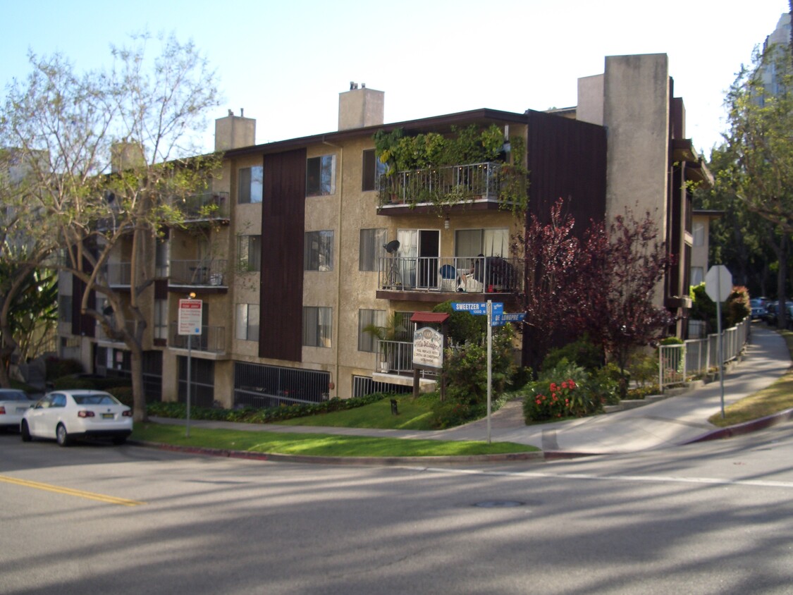 Primary Photo - 8300 De Longpre Ave