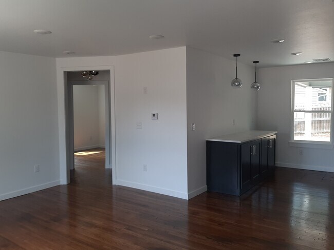 Building Photo - 322 S Arrington Dr