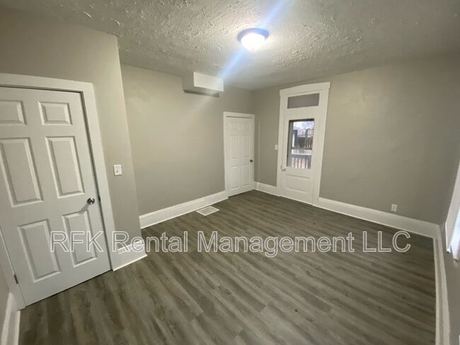 Building Photo - 108 N 6th St
