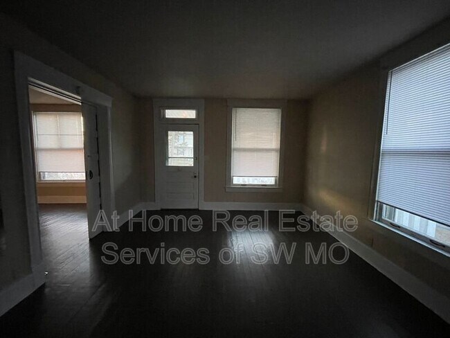 Building Photo - 916 S Campbell Ave