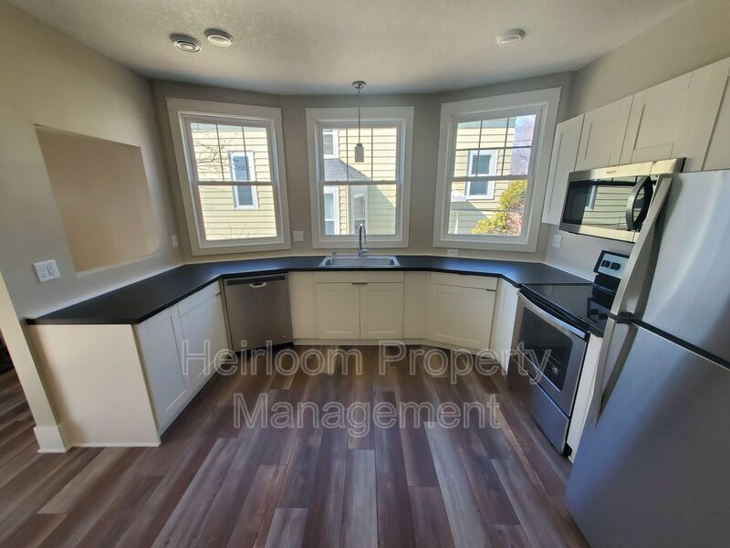 1719 E 5th St Unit 1, Duluth, MN 55812 Condo for Rent in Duluth, MN