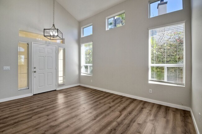 Foto del edificio - Beautiful home in gated community of Marbr...