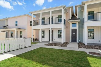 Building Photo - The Cottage Green Baytown