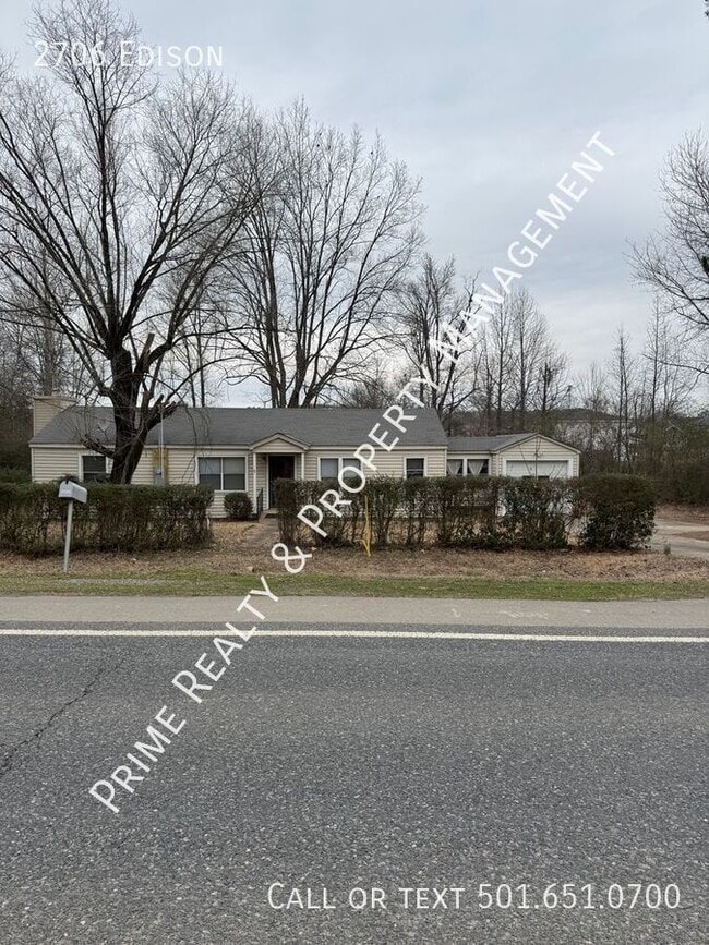 Building Photo - 2706 Edison-