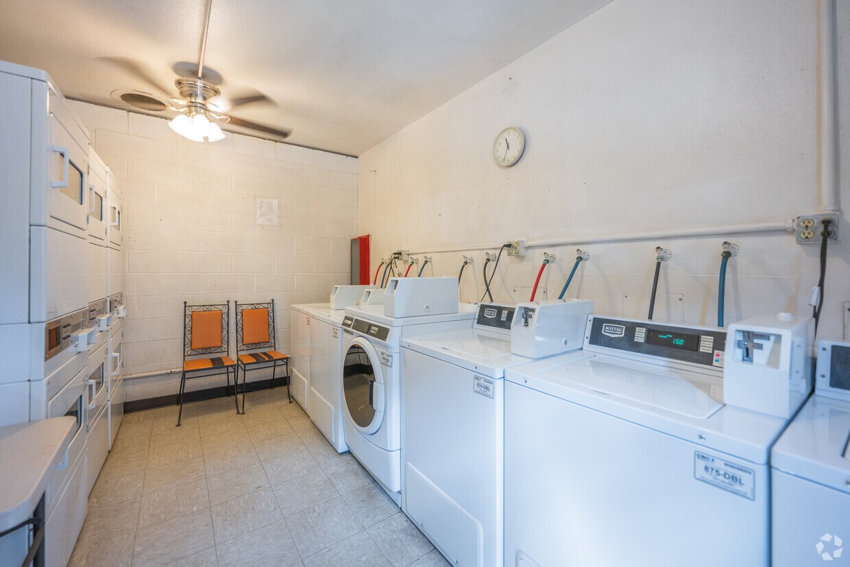 Nine-O-Nine Apartments - 909 Tijeras Ave NW Albuquerque, NM 87102