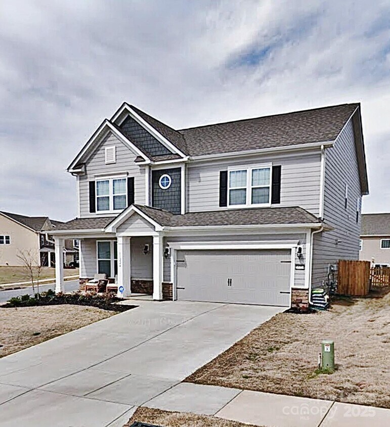 Foto principal - 11224 Smokethorn Dr NW