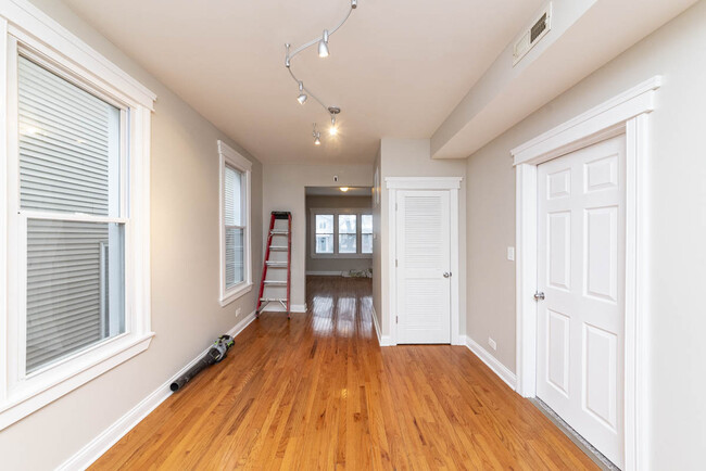 Building Photo - 4319 N Lawndale Ave