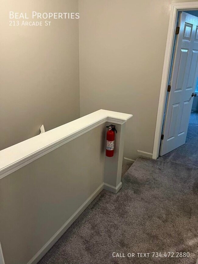 Building Photo - 213 Arcade St