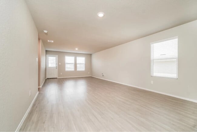 Building Photo - 1815 NE 178th St