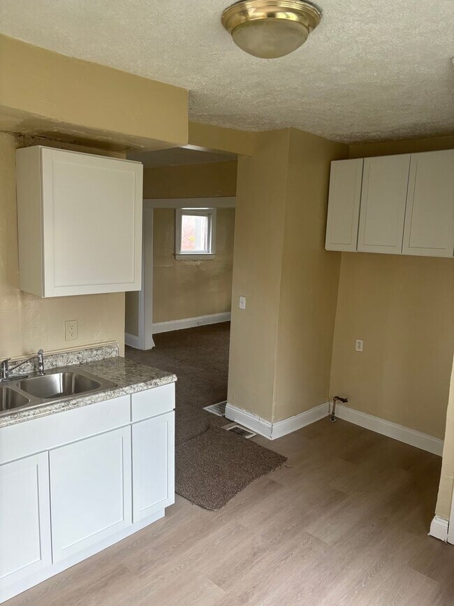 Building Photo - Single Family Home
