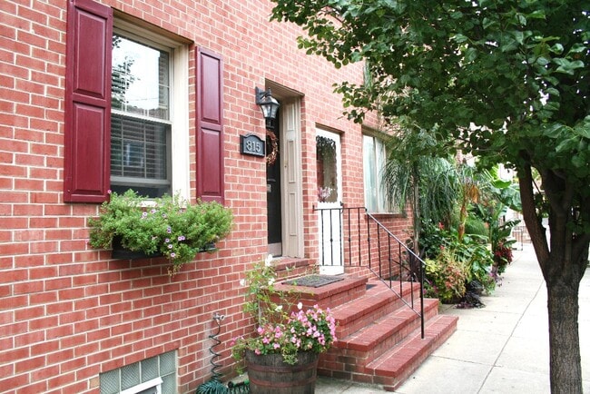 front - 815 S 10th St