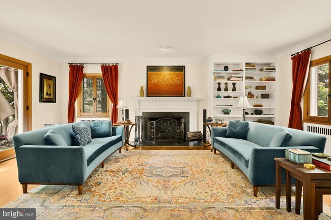 Foto del edificio - 3111 Chain Bridge Rd NW