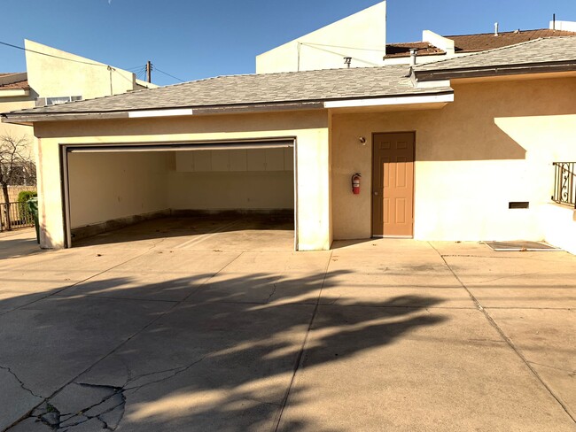 Garage - 212 W Linda Vista Ave