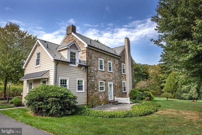 Building Photo - 4001 Street Rd