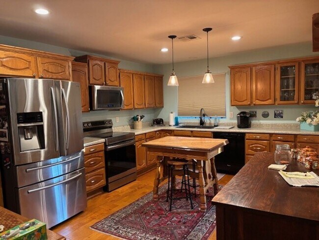 Building Photo - Welcome to this stunning 2-bedroom, 2-bathroom home, in Leisure World a 45+ Active Adult Resort C...