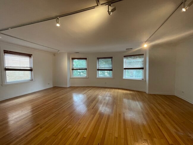 Building Photo - 6234 N Whipple St