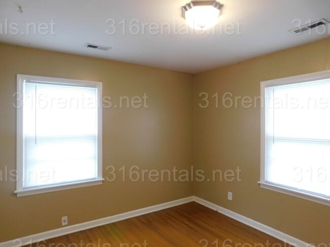 Foto del edificio - $1000 - 3 bed 1 bath - Single Family Home