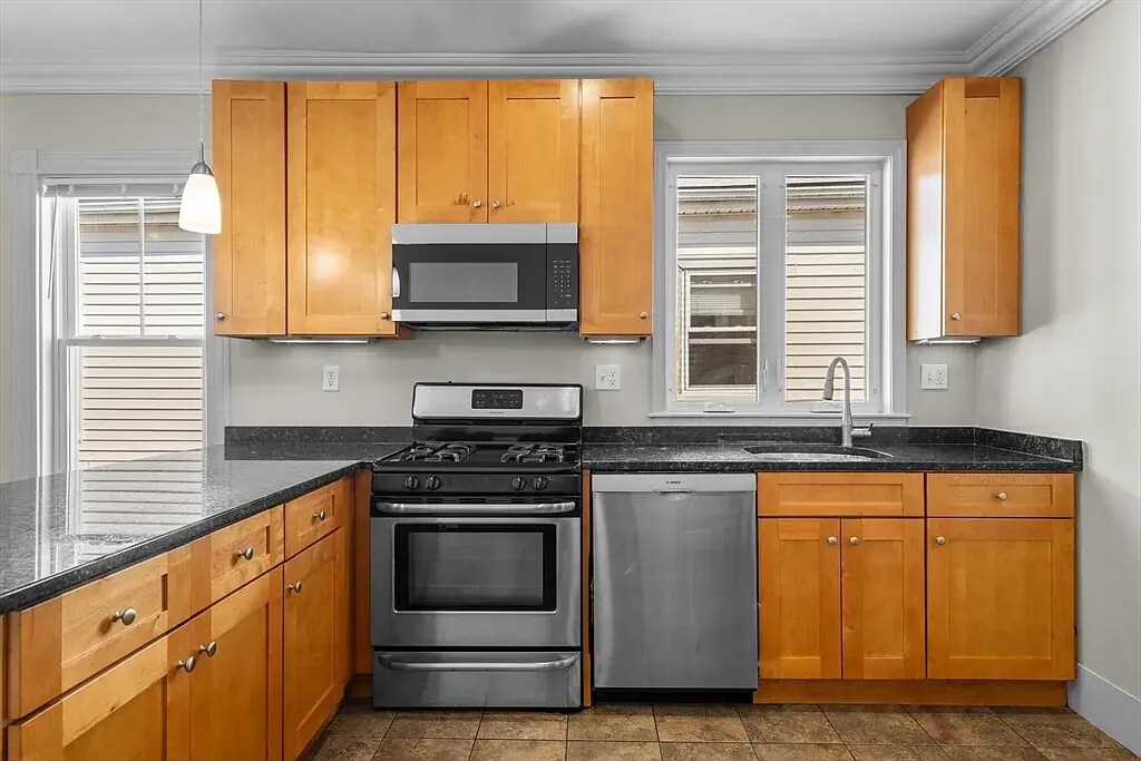 Foto principal - 11 Woodlawn St