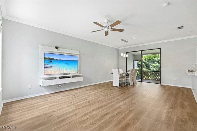 Foto del edificio - 14617 Sutherland Ave