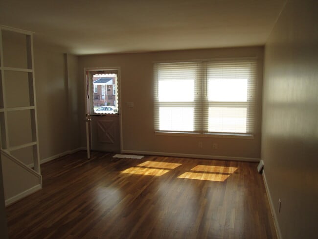 Building Photo - 3BR/2BA Townhome in Dundalk!