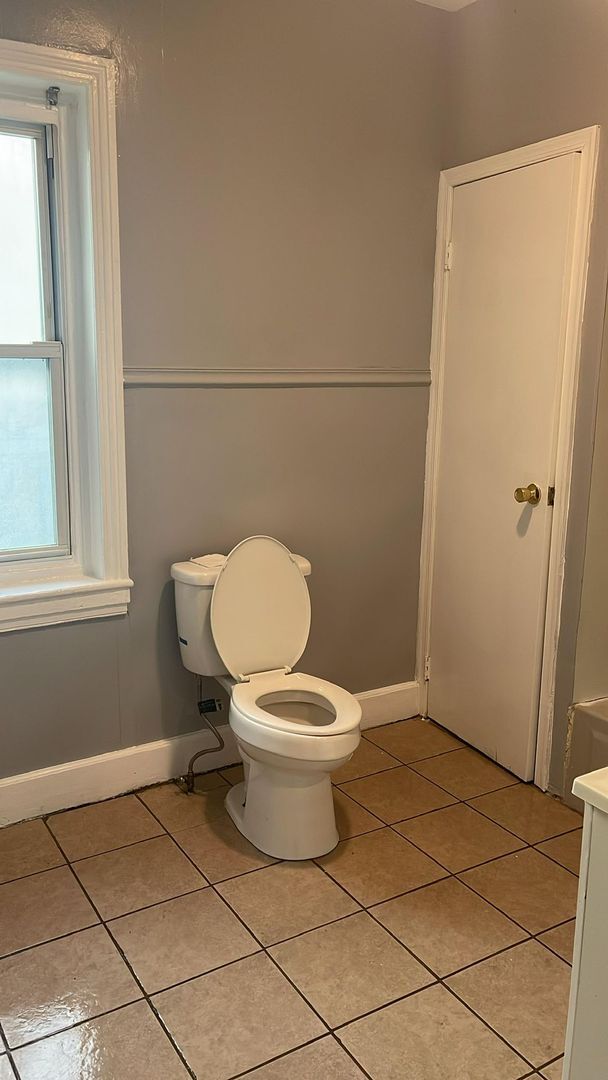 Photo - Spacious 1-Bedroom Unit with All-Inclusive Appliances! House