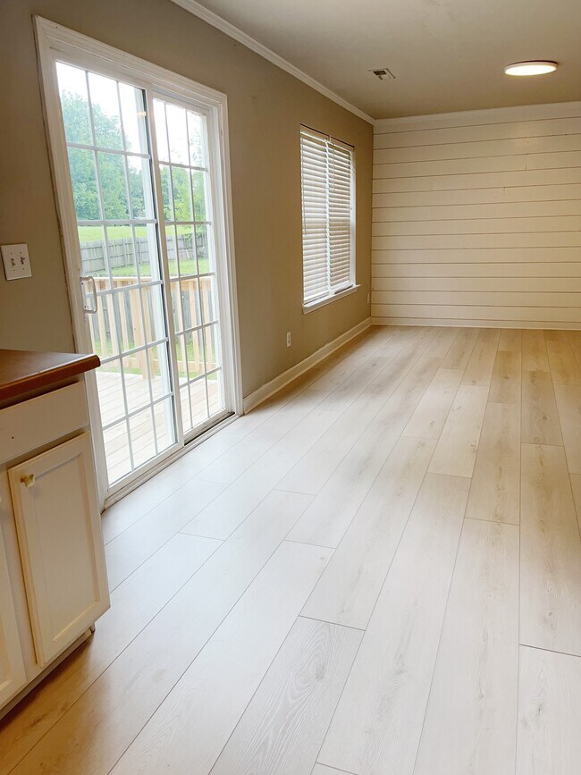 Foto del edificio - 129 Baker Springs Ln