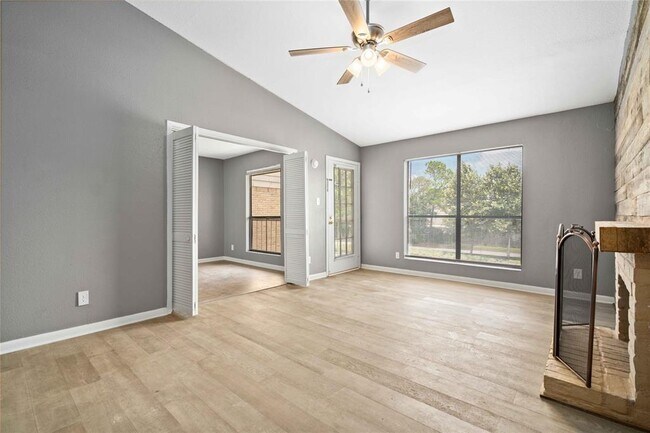 Building Photo - 2120 Wilcrest Dr