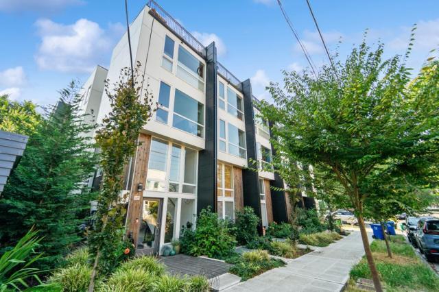 Foto del edificio - 2 bedroom in Seattle WA 98118