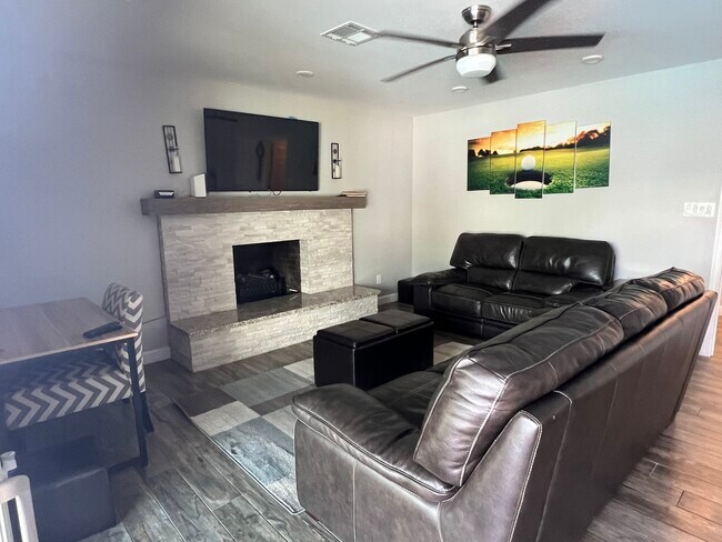 Building Photo - 5210 E Karen Dr