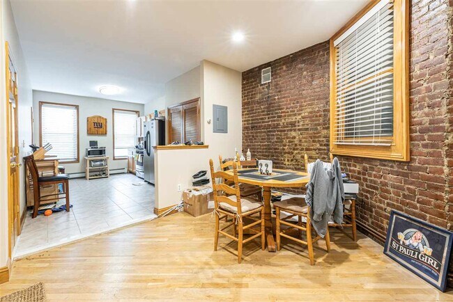 Building Photo - 1006 Washington St