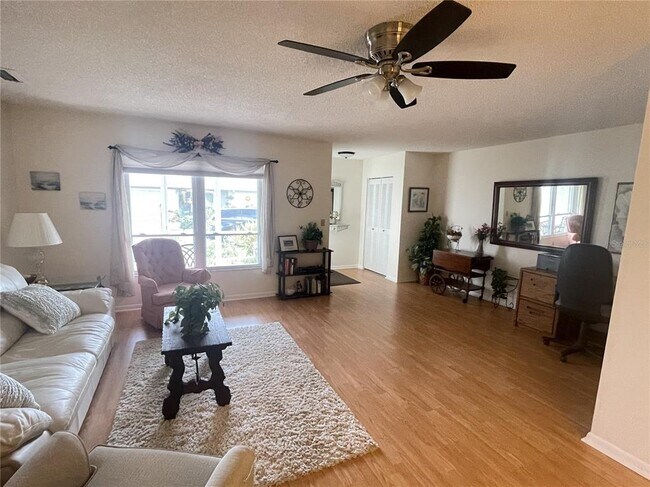 Foto del edificio - 301 Faircross Cir