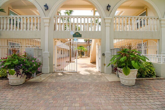 Foto del edificio - **OLDE NAPLES UNIT ** CLOSE TO NAPLES BEAC...