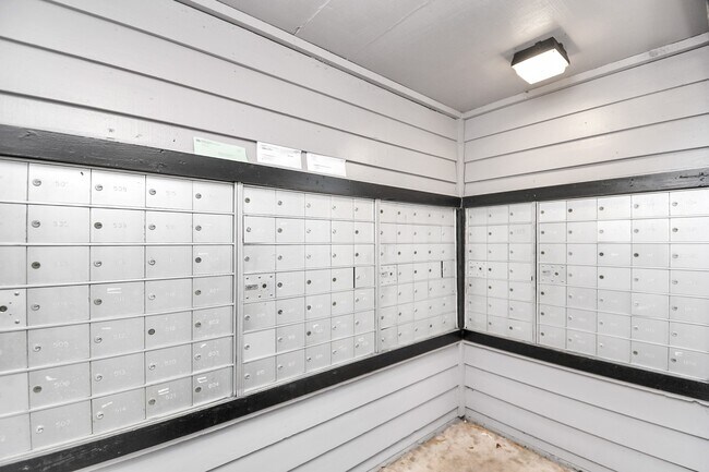 Building Photo - 2701 W Bellfort Ave