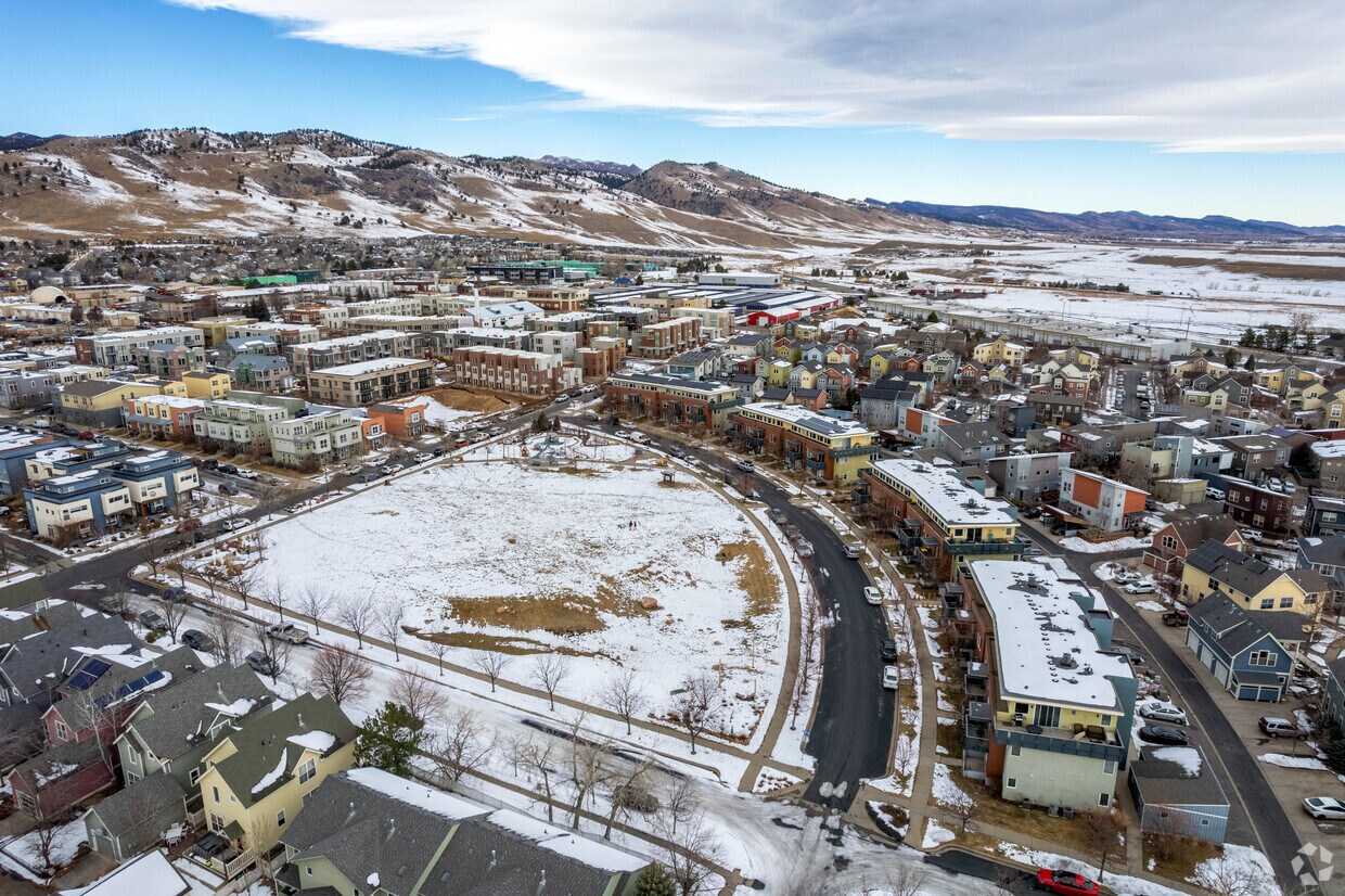 Foto aérea - 4670 Holiday Dr