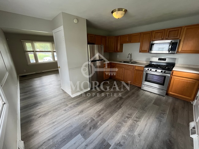 Building Photo - 307 Crestview Ct