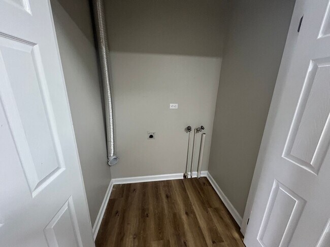 Foto del edificio - Charming 3-Bedroom Home in a Convenient Quincy Location!