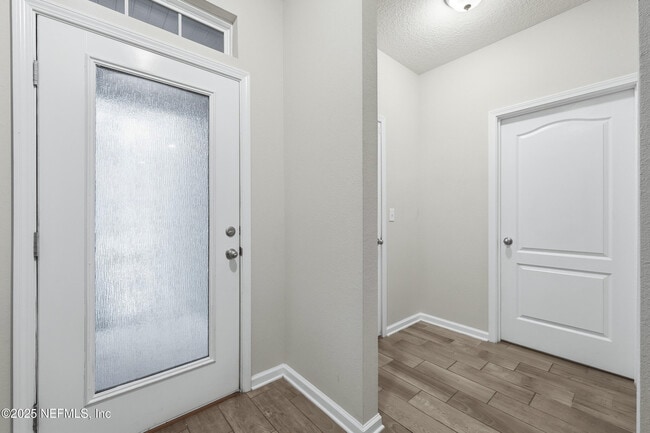 Foto del edificio - 292 Servia Dr