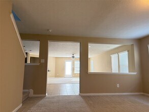 Building Photo - 2914 Acorn Oaks Dr