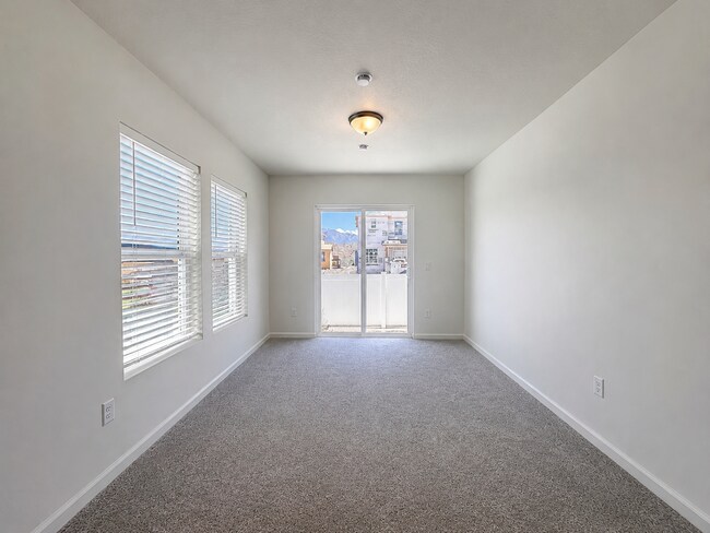Foto del edificio - Brand New 2-bed 2-bath End Unit Townhome