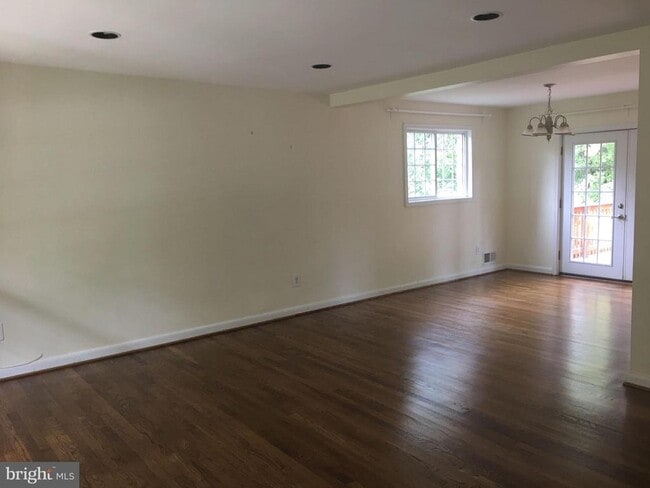 Foto del edificio - 7821 Cayuga Ave