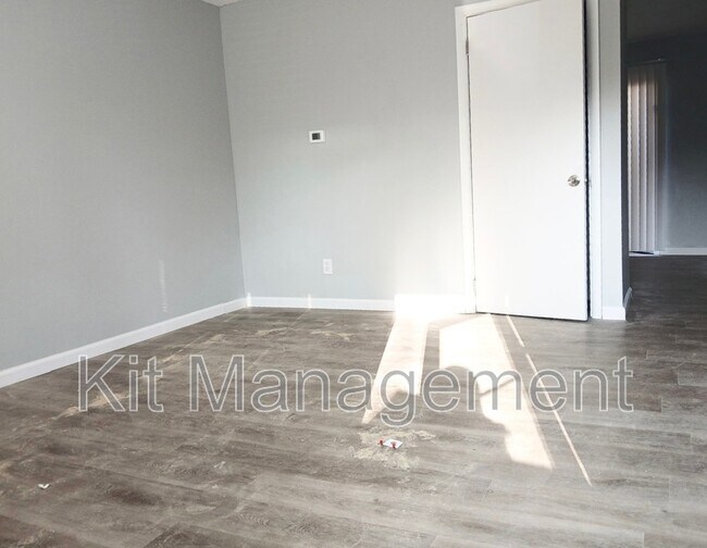 Foto del edificio - 5517 Douglas Rd