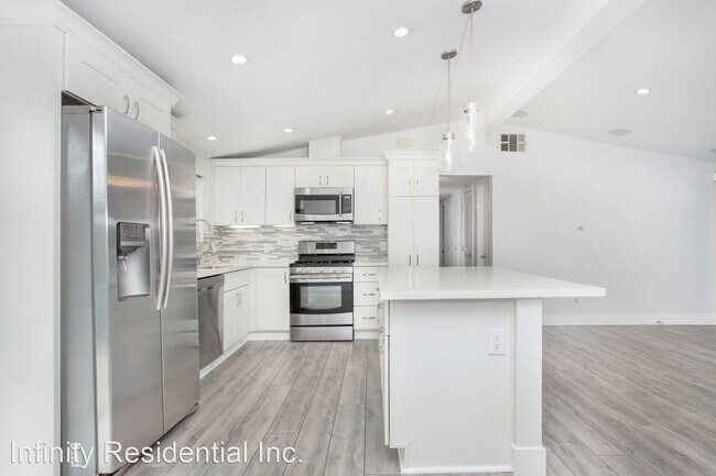 Building Photo - 3 br, 3 bath House - 2233 Maple Street