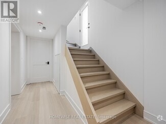 Building Photo - 21 Raeburn Ave