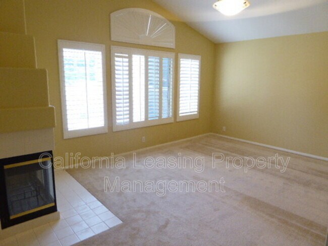 Foto del edificio - 27430 Waynesborough Ln